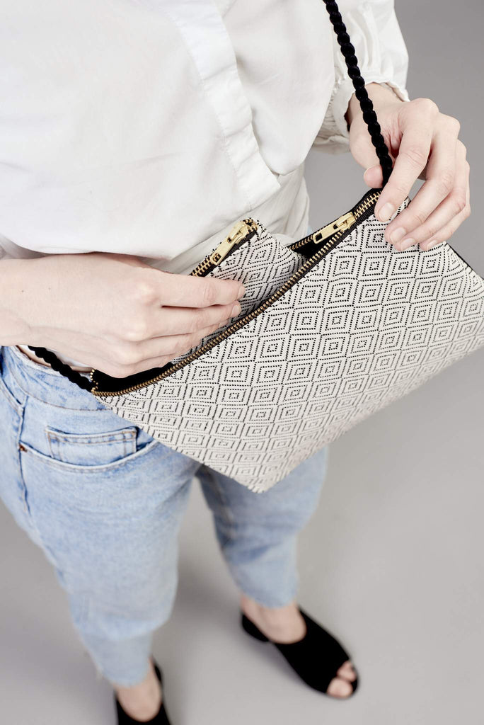 DIAMOND SHOULDER CLUTCH ANGELITA