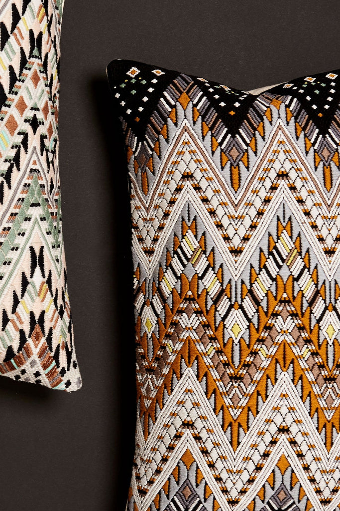BROCADO SERPIENTE BROWN PILLOW